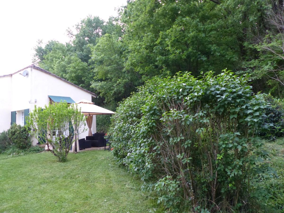 Les Volets Verts Lamothe-Montravel Exterior photo