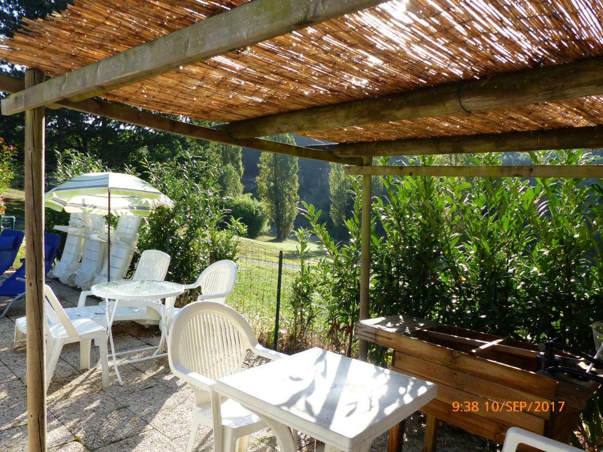 Les Volets Verts Lamothe-Montravel Exterior photo